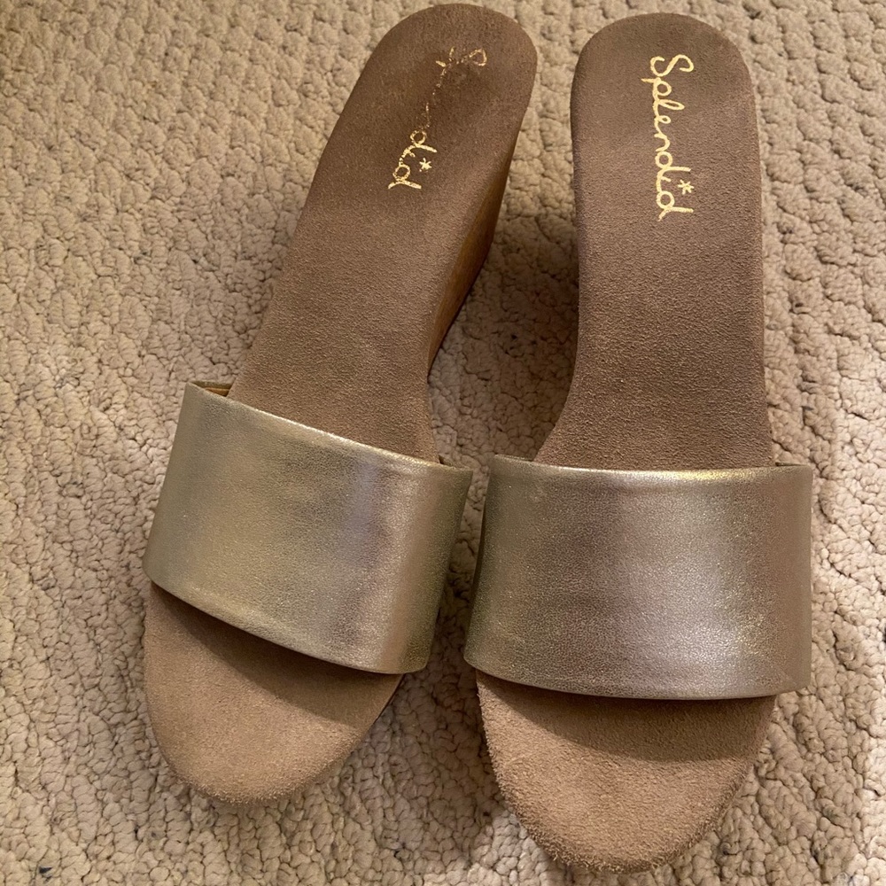SE Boutique Gold Metallic Platform Sandals